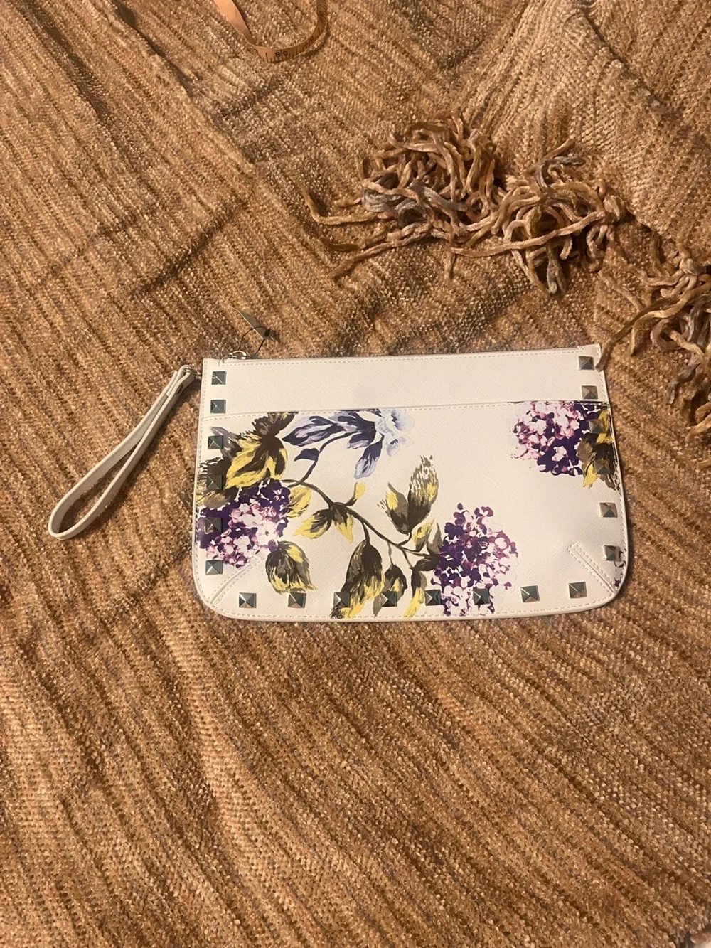White House Black Market white floral